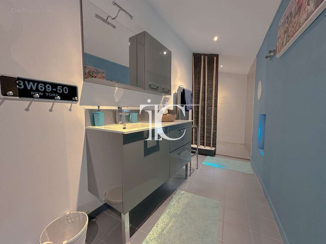 Maison à SAINT-VICTOR-DE-MALCAP