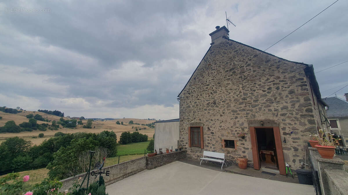 Maison en pierres mitoyenne - photo 2
