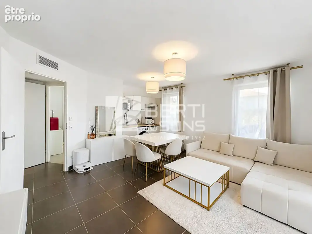 Mandelieu centre - appartement dans residence recente - parfait etat - climatisation - garage ferme. - photo 2
