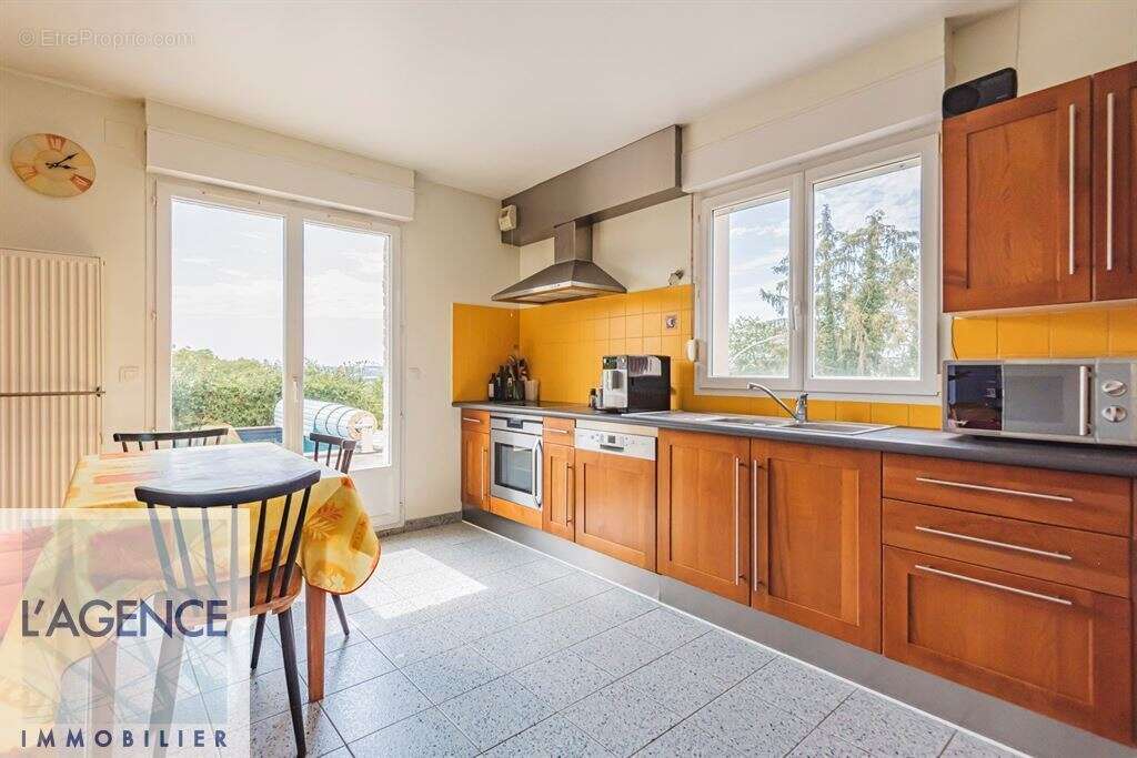 Maison à CHENAY