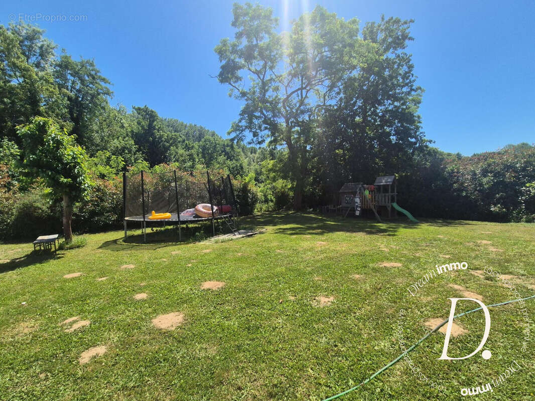 terrain 1200 m²