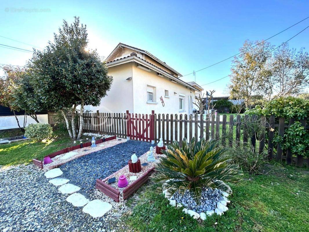 Maison à CADILLAC-EN-FRONSADAIS