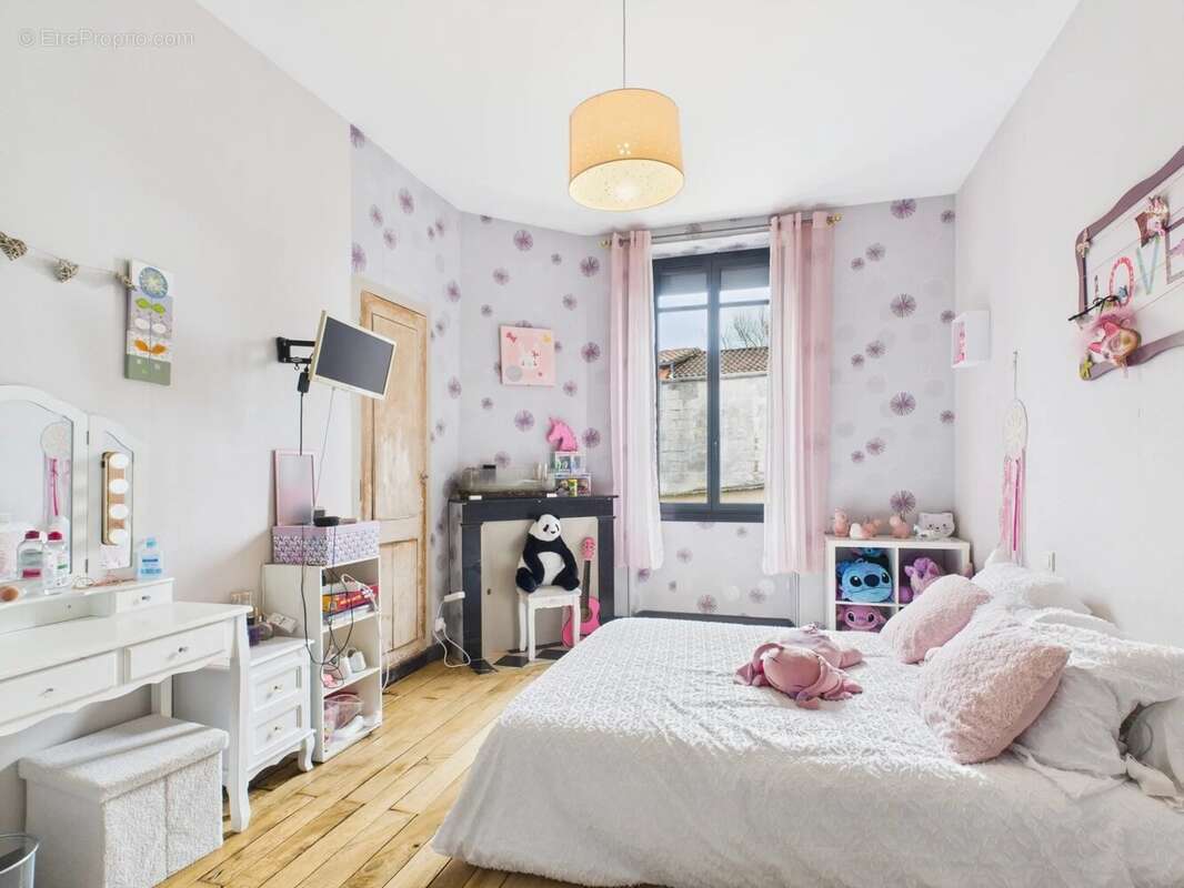 Maison à LA ROCHE-CHALAIS