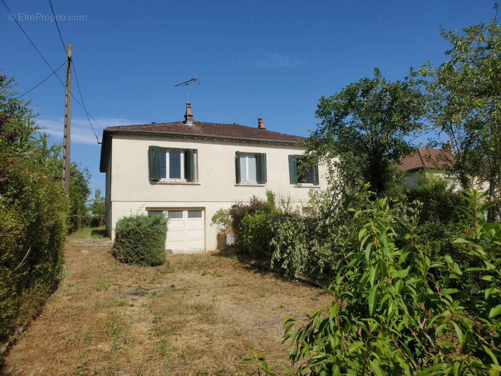 Maison à CERCY-LA-TOUR