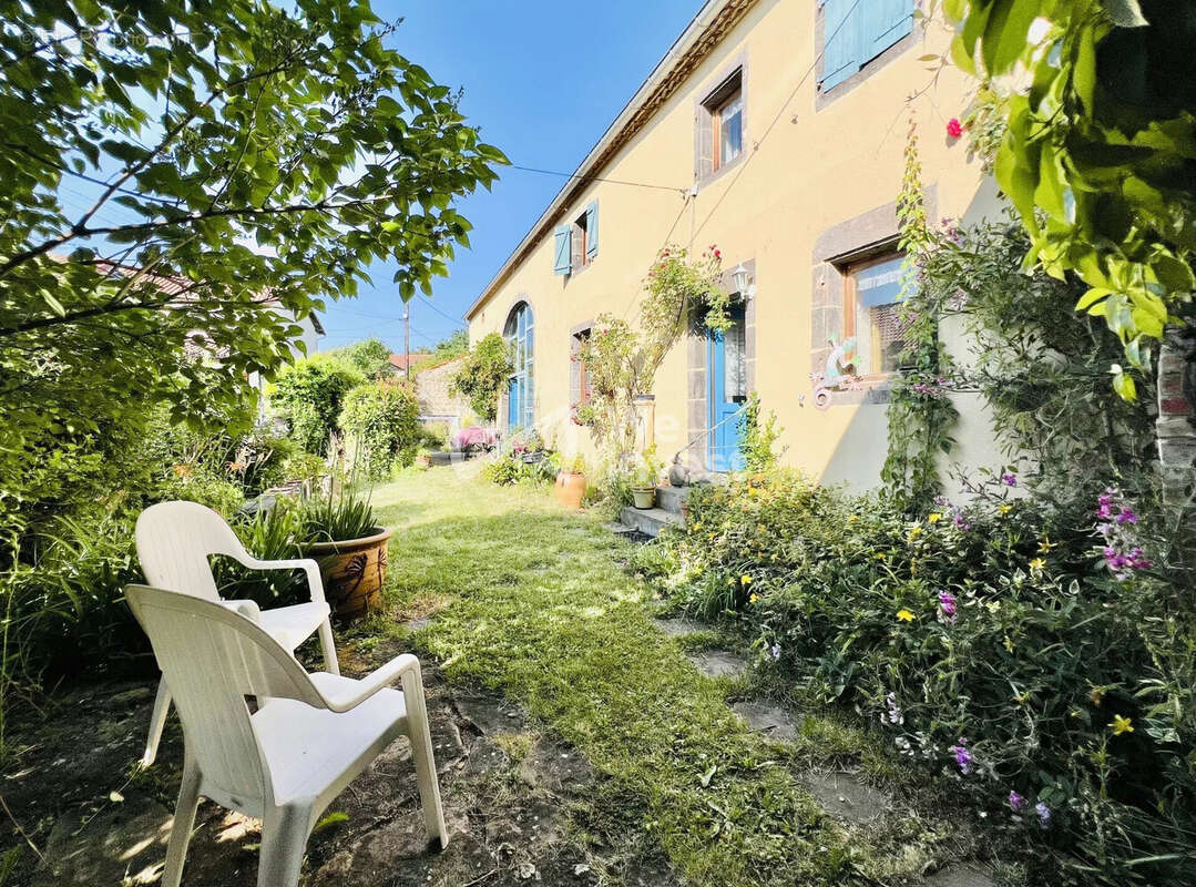 Maison à COMBRONDE