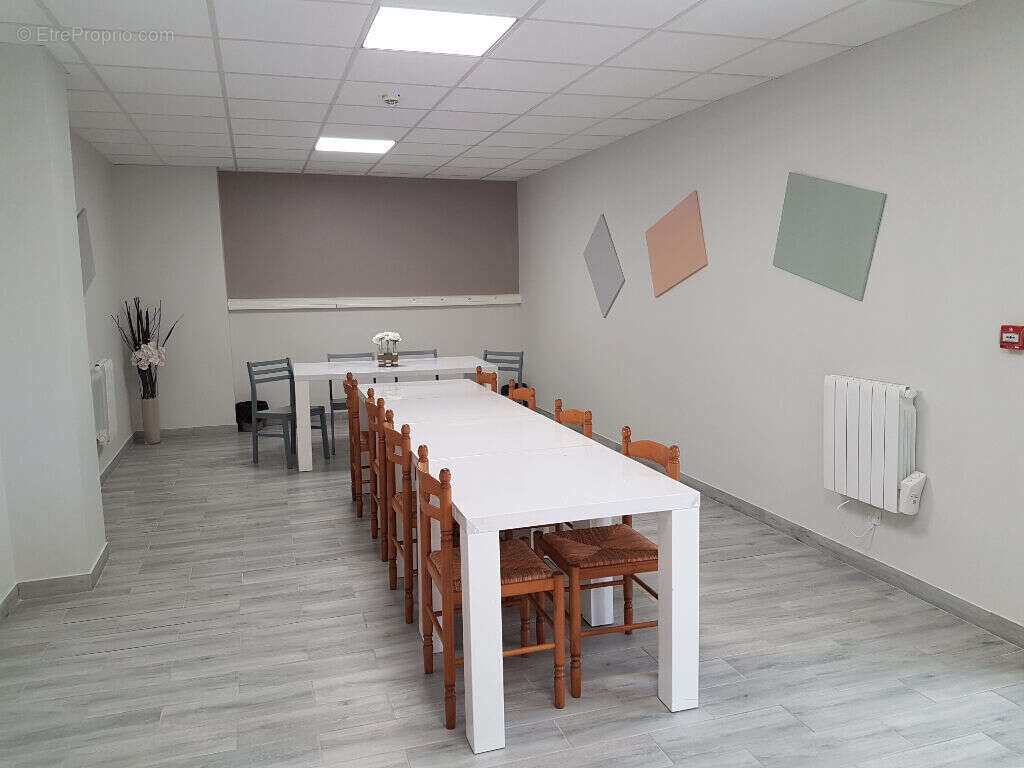 Appartement 800 m² à Uzein  - photo 3