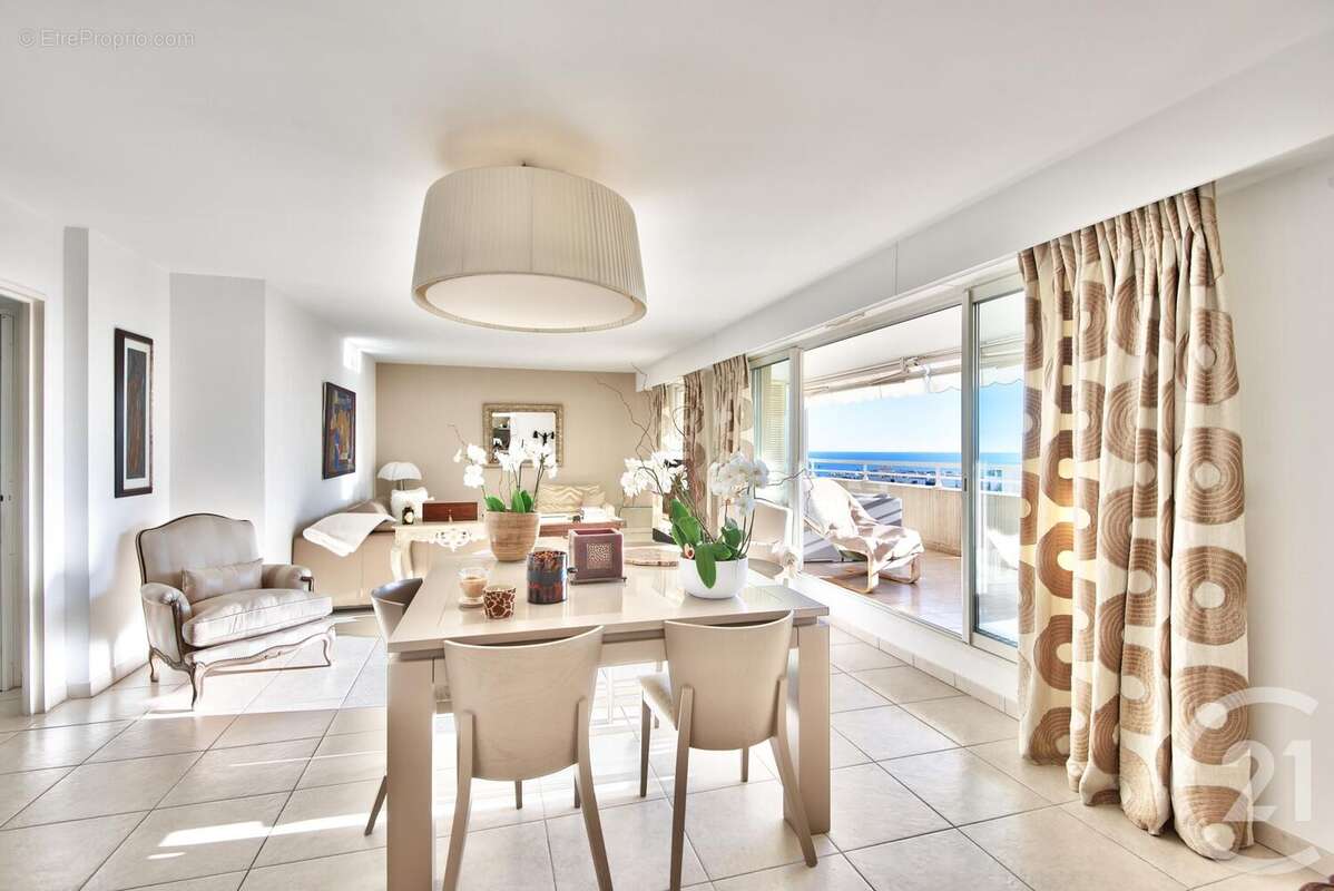 Appartement à BEAUSOLEIL