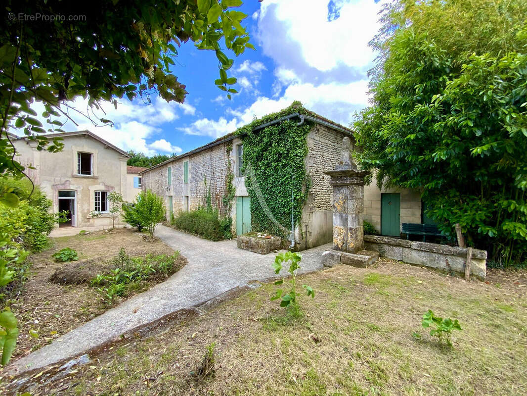 Maison à JONZAC