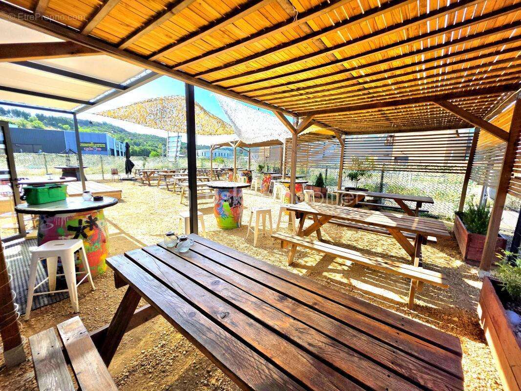 Commerce à SAINT-PAUL-TROIS-CHATEAUX