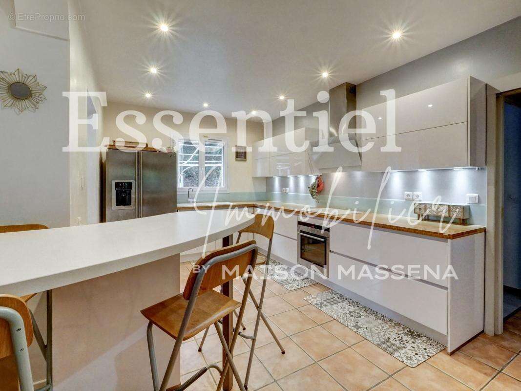 Maison à SAINT-LAURENT-DU-VAR