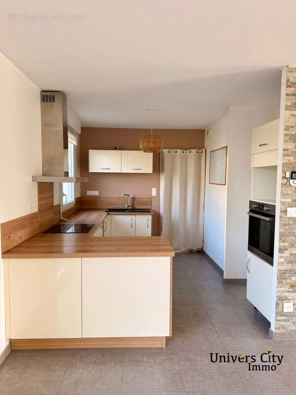 coin cuisine - Maison à NORT-SUR-ERDRE