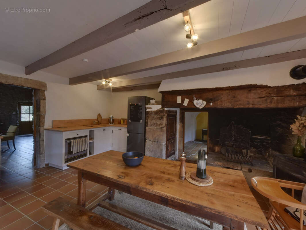 Maison à SAINT-FORTUNAT-SUR-EYRIEUX