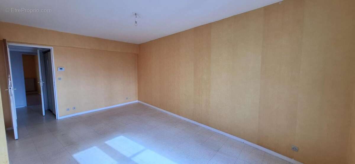 Appartement à CHAZELLES-SUR-LYON