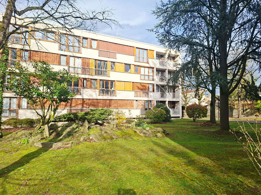 Appartement à BEAUCHAMP