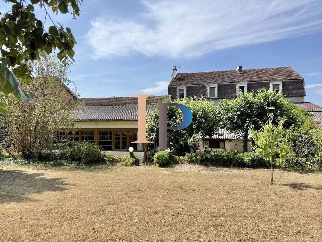 Ensemble immobilier de caractere - photo 3