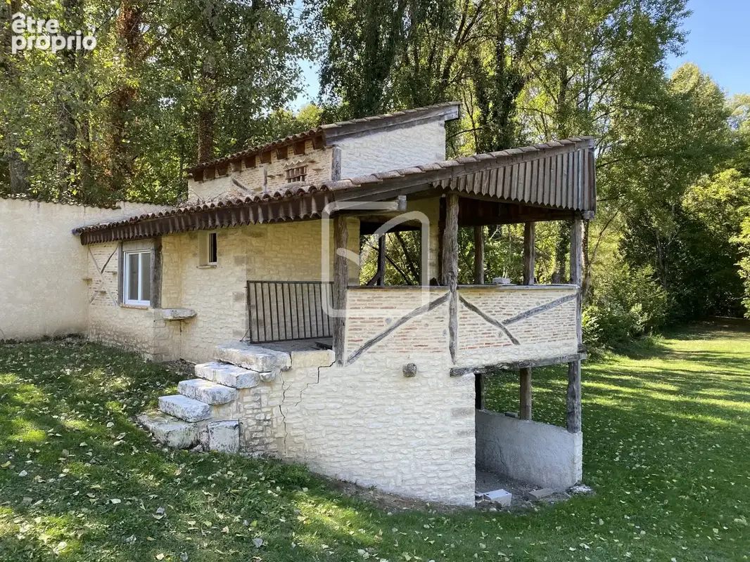 Ensemble immobilier exclusif aussi rare qu'atypique avec un accès privé à la dordogne - photo 3