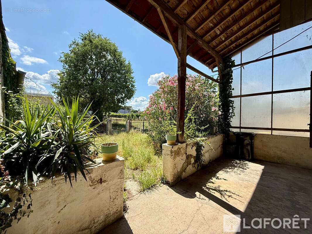 Maison mitoyenne avec garages et jardinet en centre ville de Langon - photo 13
