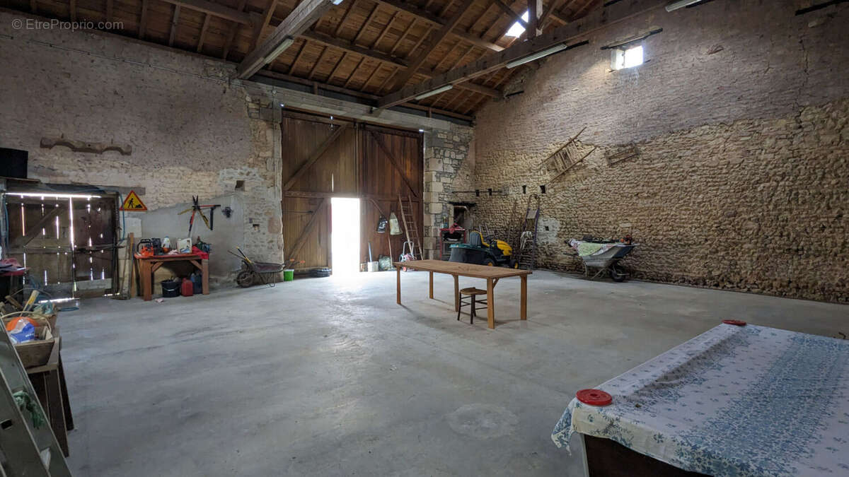 Maison à LA CHAPELLE-BATON