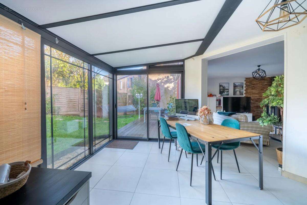 Maison à JOUY-LE-MOUTIER