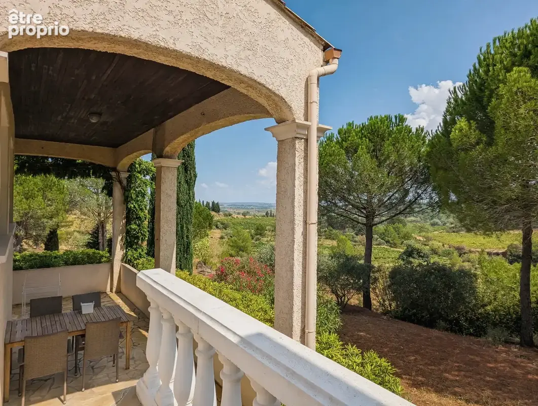 Villa d'architecte avec piscine, vues dégagées et grand terrain - photo 4