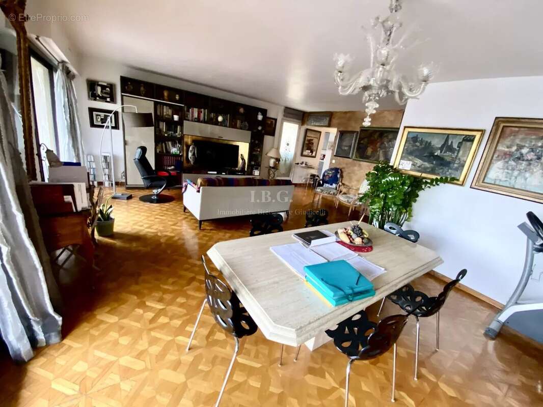 Appartement à MARSEILLE-6E