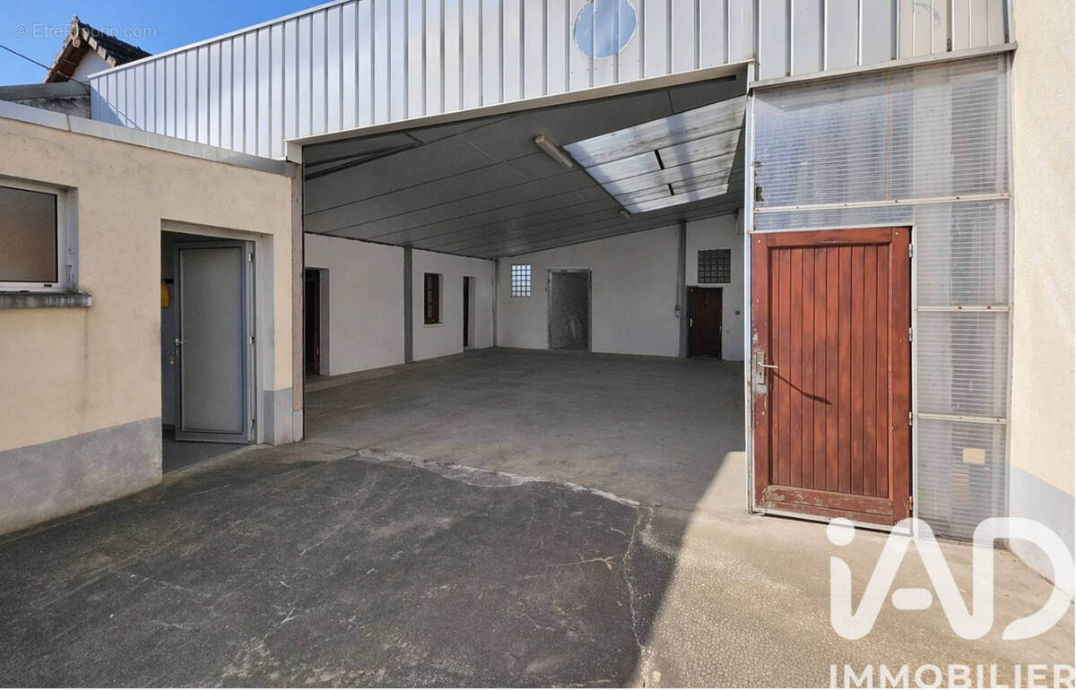 Photo 1 - Commerce à SANTRANGES