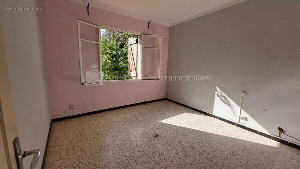 Maison familiale-immeuble a renover la trinite - photo 8