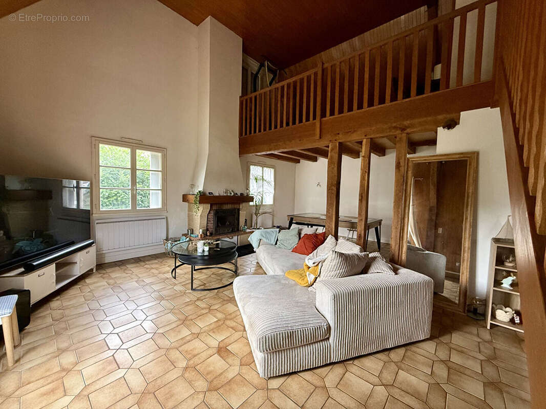 Maison à LA VILLE-AUX-DAMES