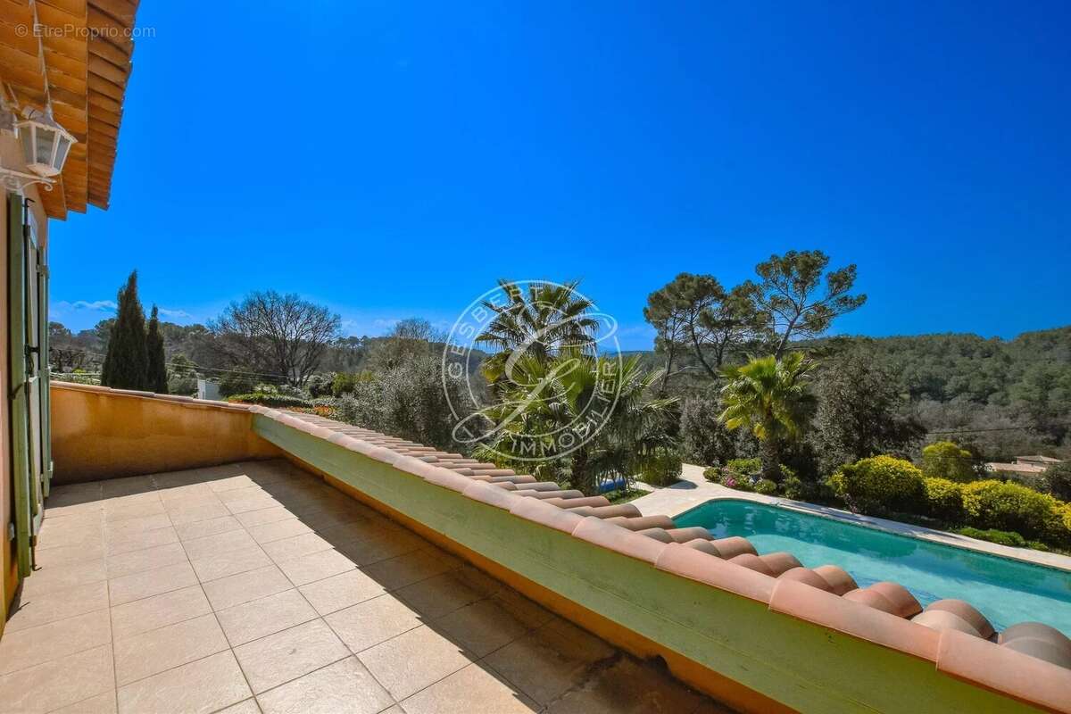 A VENDRE - FLAYOSC très belle villa avec vue dominante et piscine - photo 22