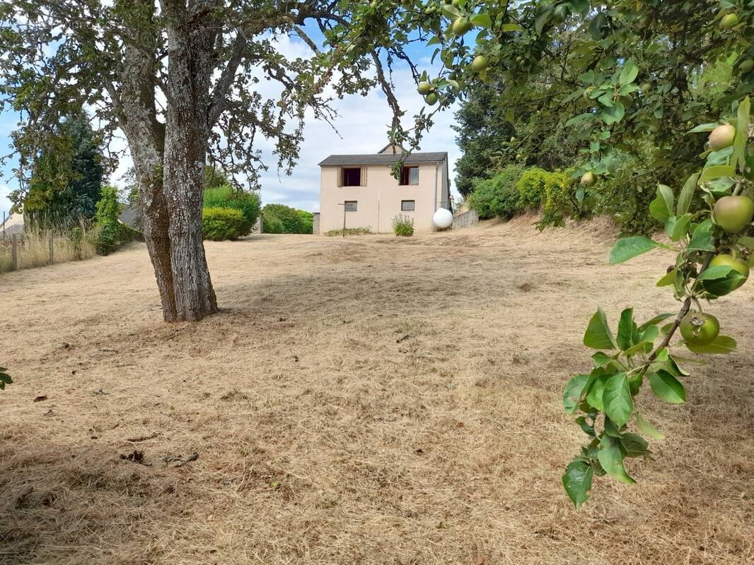 Maison à CUSSY-EN-MORVAN