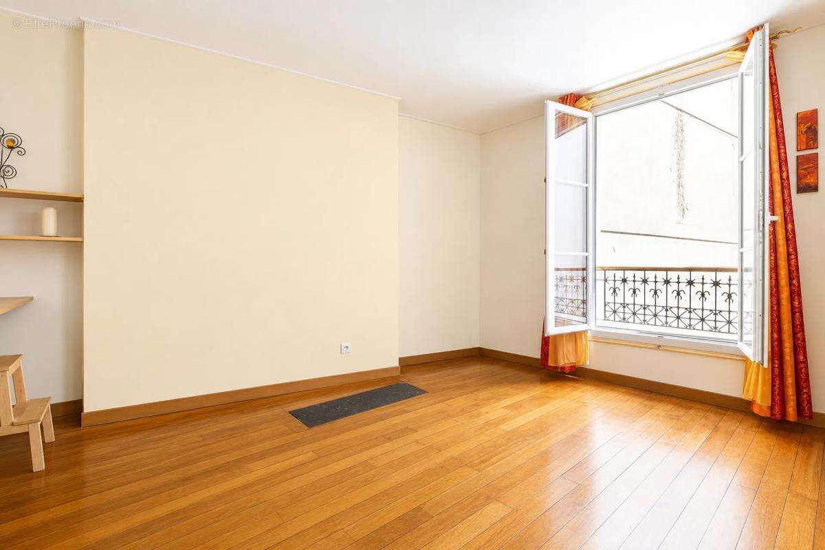 Appartement à PARIS-10E