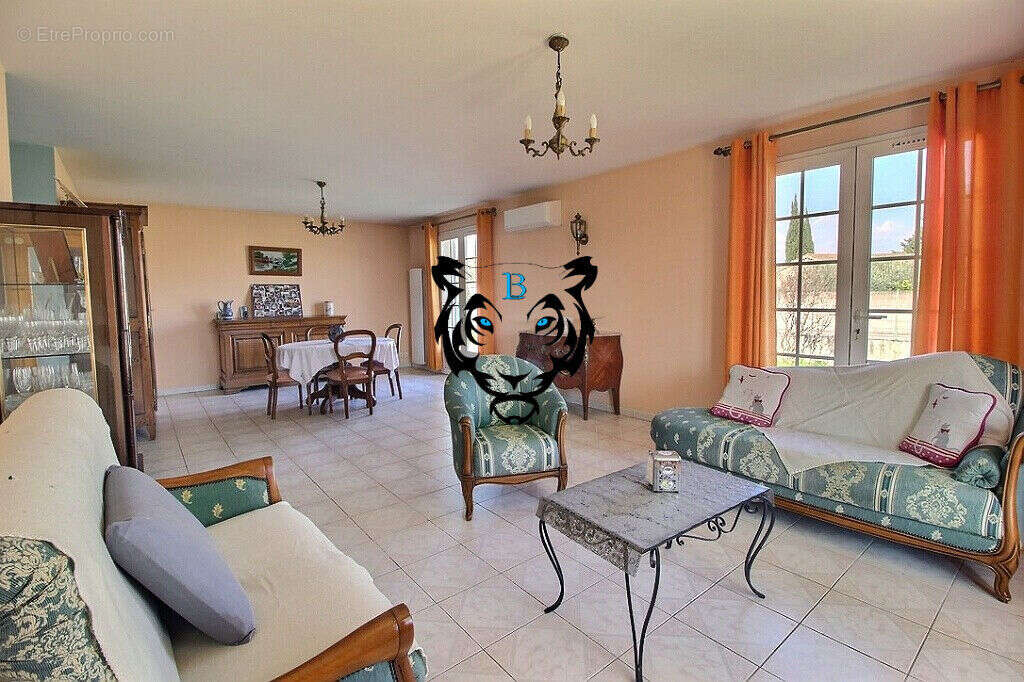 Maison à LE MUY