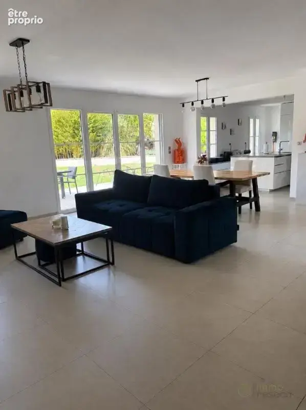 Maison à LA QUEUE-LES-YVELINES