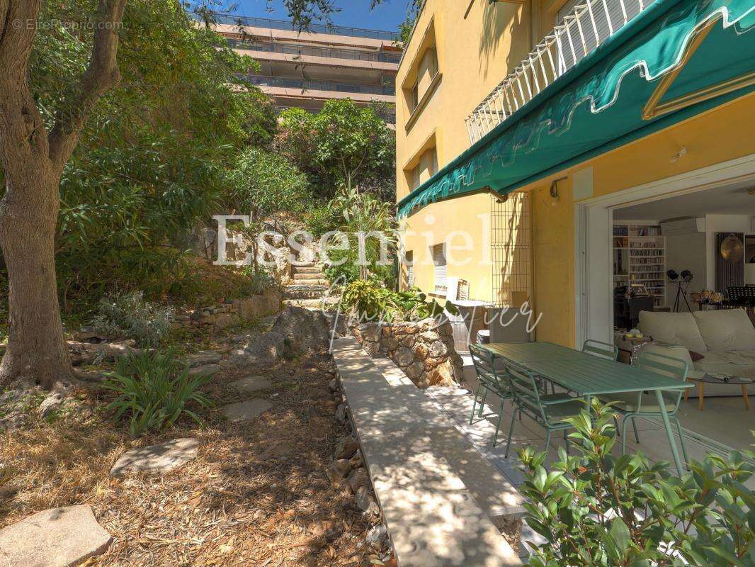 VILLEFRANCHE-SUR-MER  Appartement-villa de 107 m² avec plus de 300 m² de jardin - photo 6