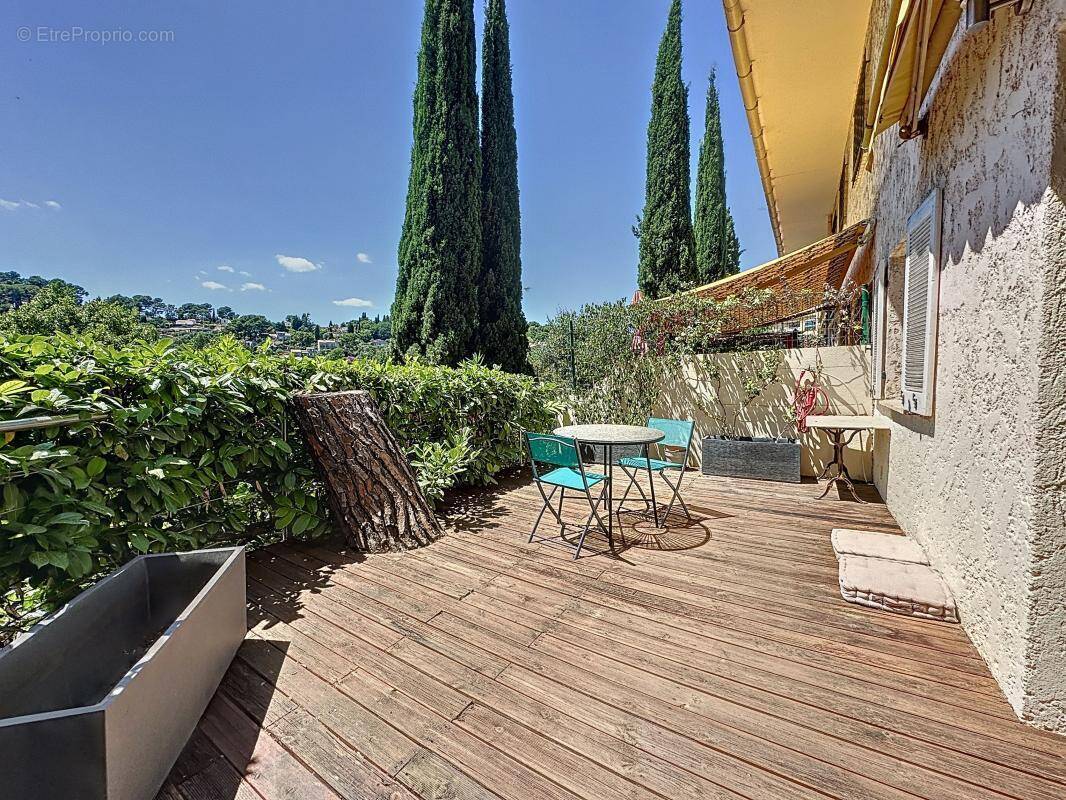 Appartement à MOUGINS