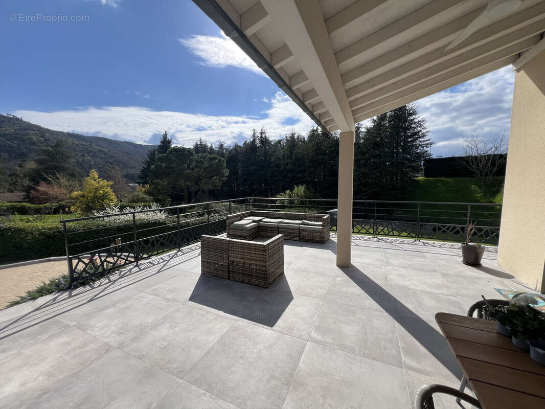 Maison à SAINT-LAURENT-DU-PAPE