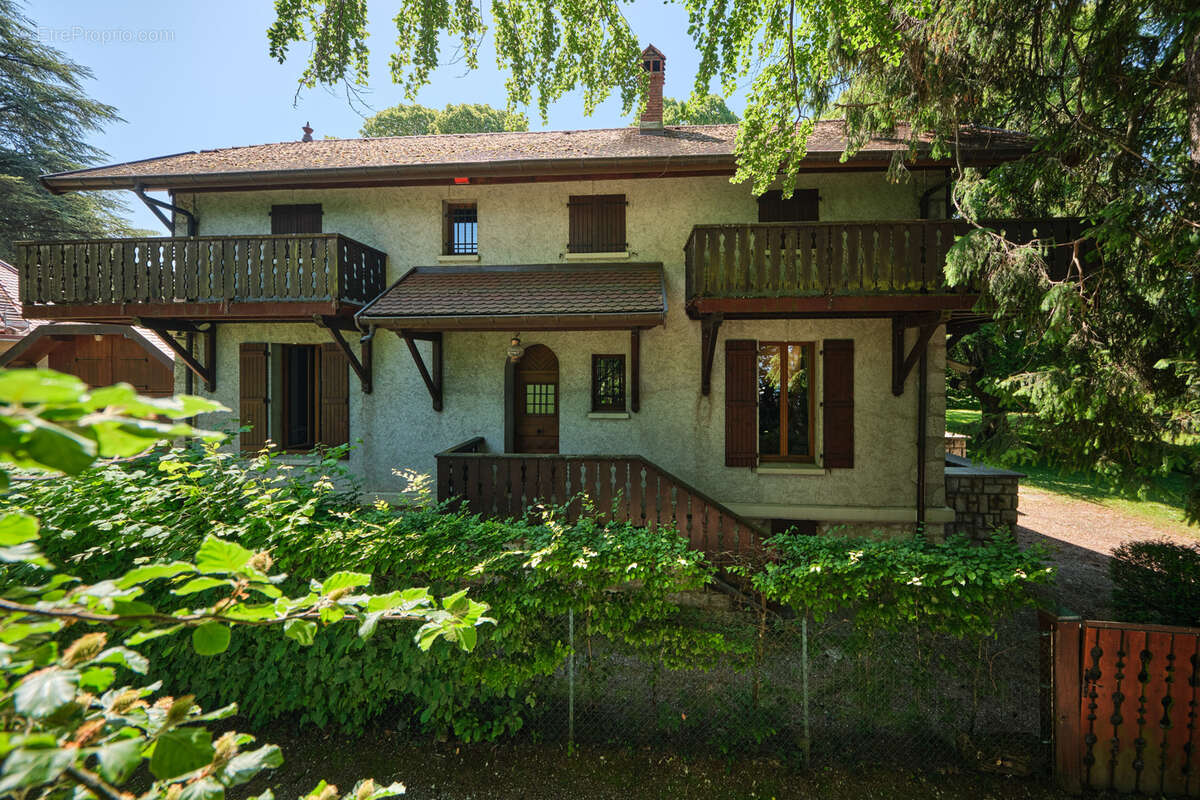 Maison à MENTHON-SAINT-BERNARD