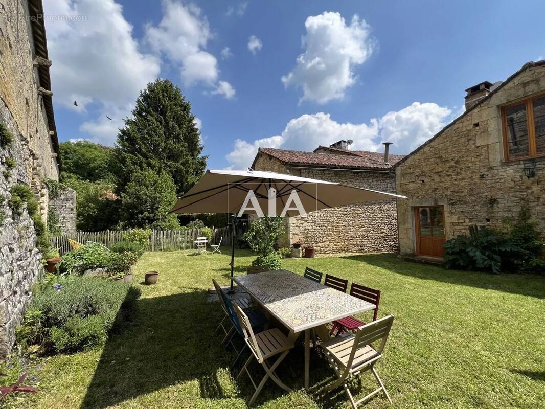 Maison à NANTEUIL-EN-VALLEE
