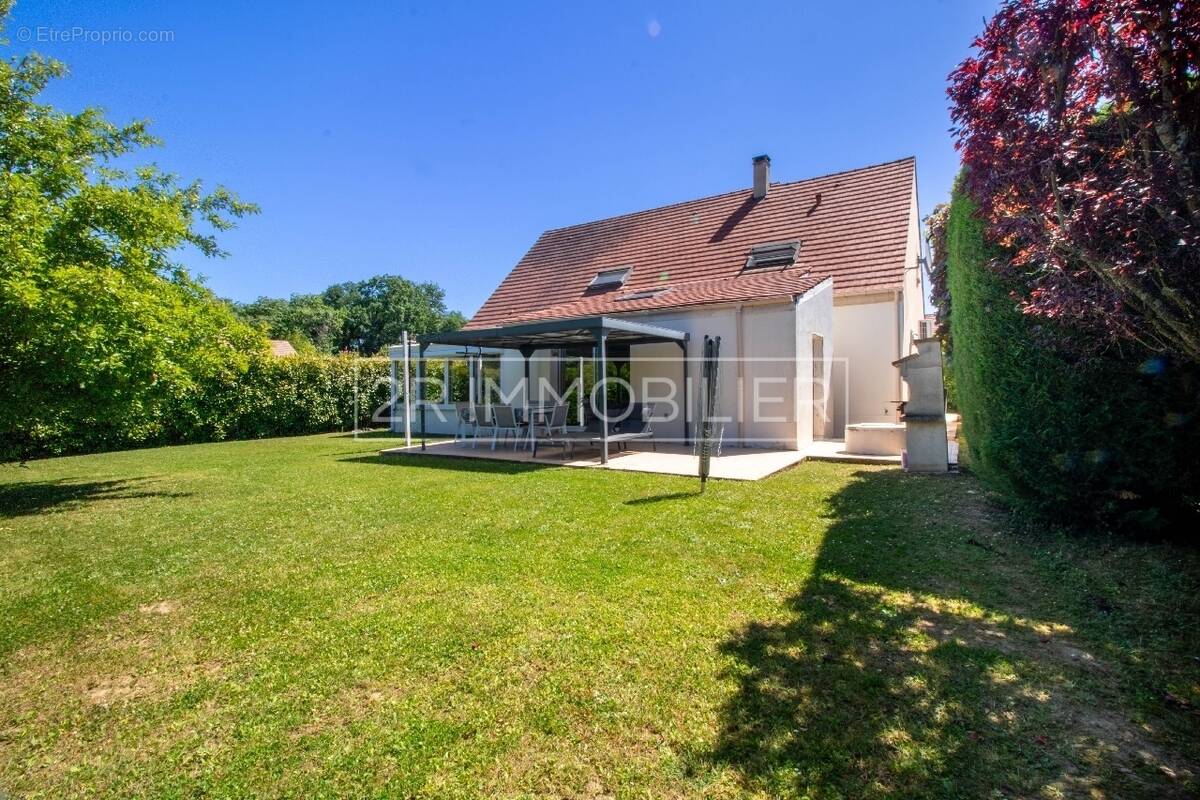 Maison à MAGNY-LE-HONGRE