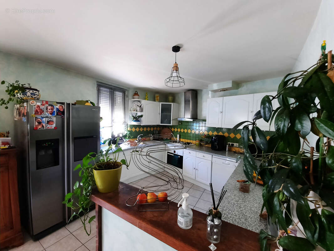 Maison à LA ROCHE-CHALAIS