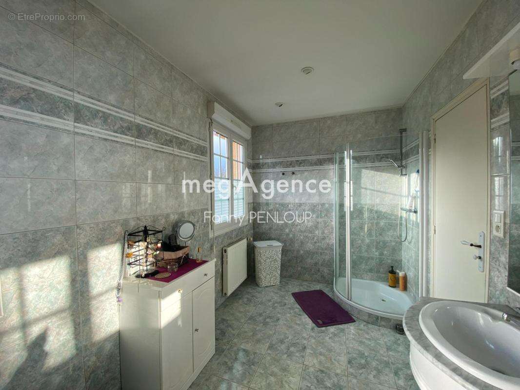 Maison à SAINT-HILAIRE-DU-HARCOUET