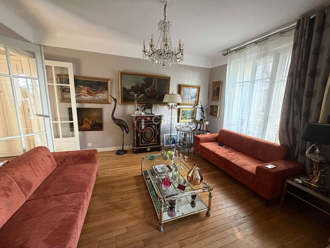 Asnieres sur seine / parquet moulures / 3 pieces - photo 2