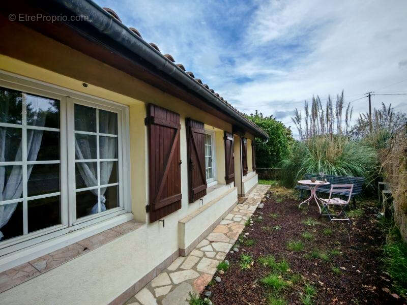 Maison à SAUGNAC-ET-CAMBRAN