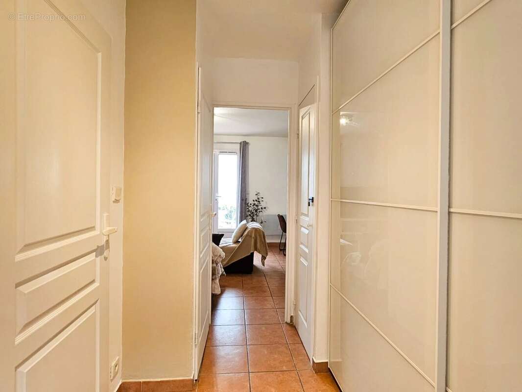 Appartement à ROQUEBRUNE-SUR-ARGENS