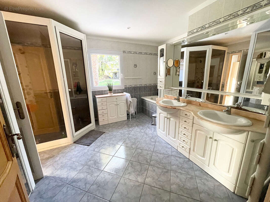 Maison à MORTAGNE-SUR-SEVRE