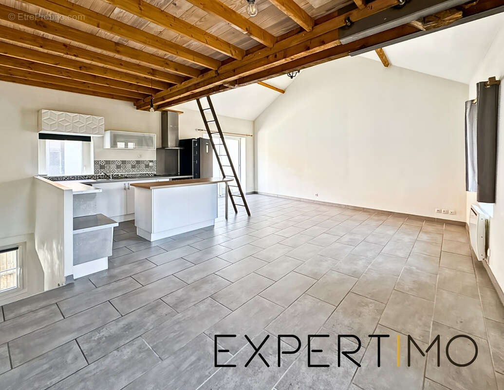 Appartement à SAULX-LES-CHARTREUX