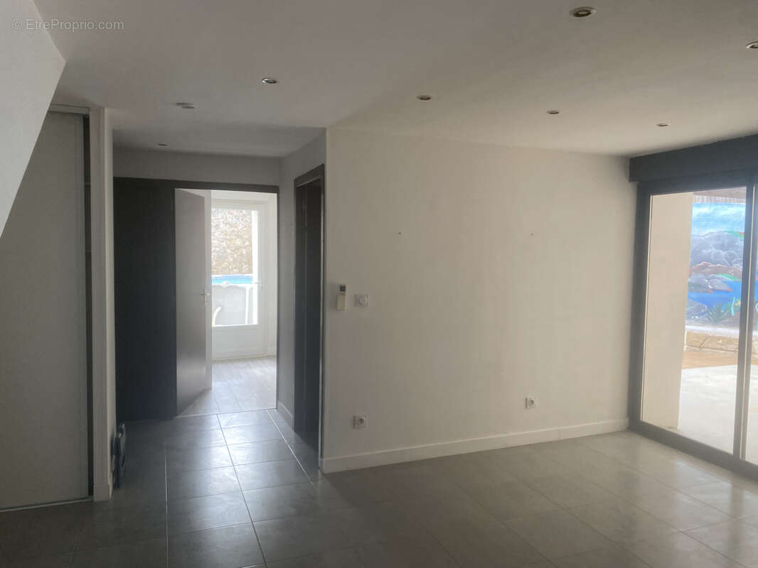 Appartement à MAUGUIO