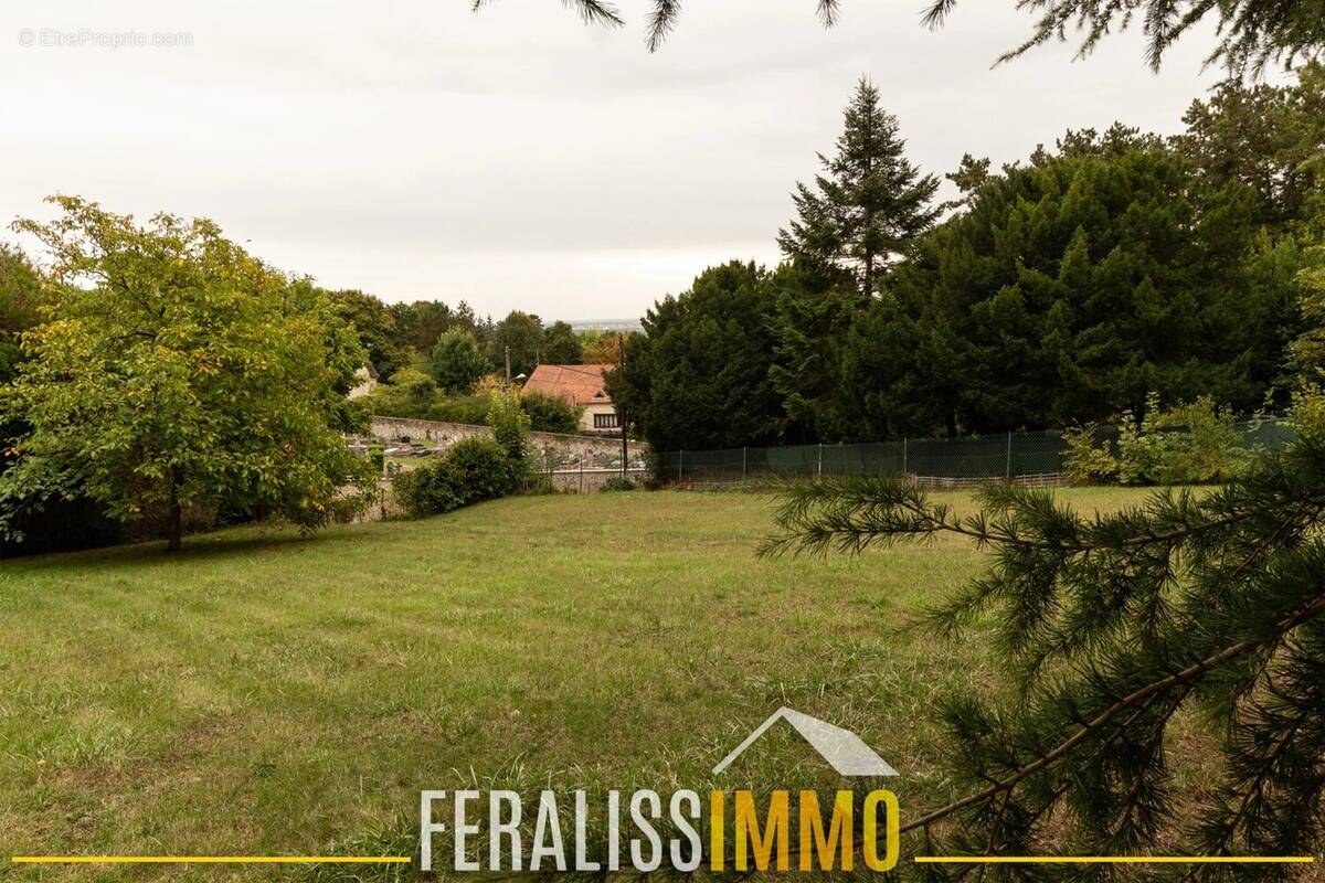 Terrain à VAUX-SUR-SEINE