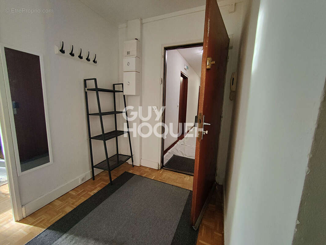 Appartement à COURBEVOIE