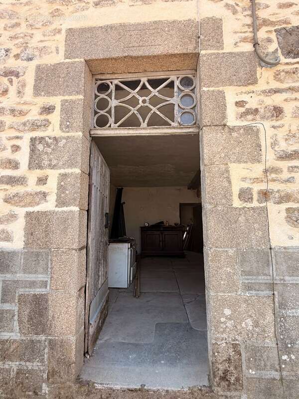 Ensemble de 2 maisons à restaurer + grange 26 500 € - photo 3